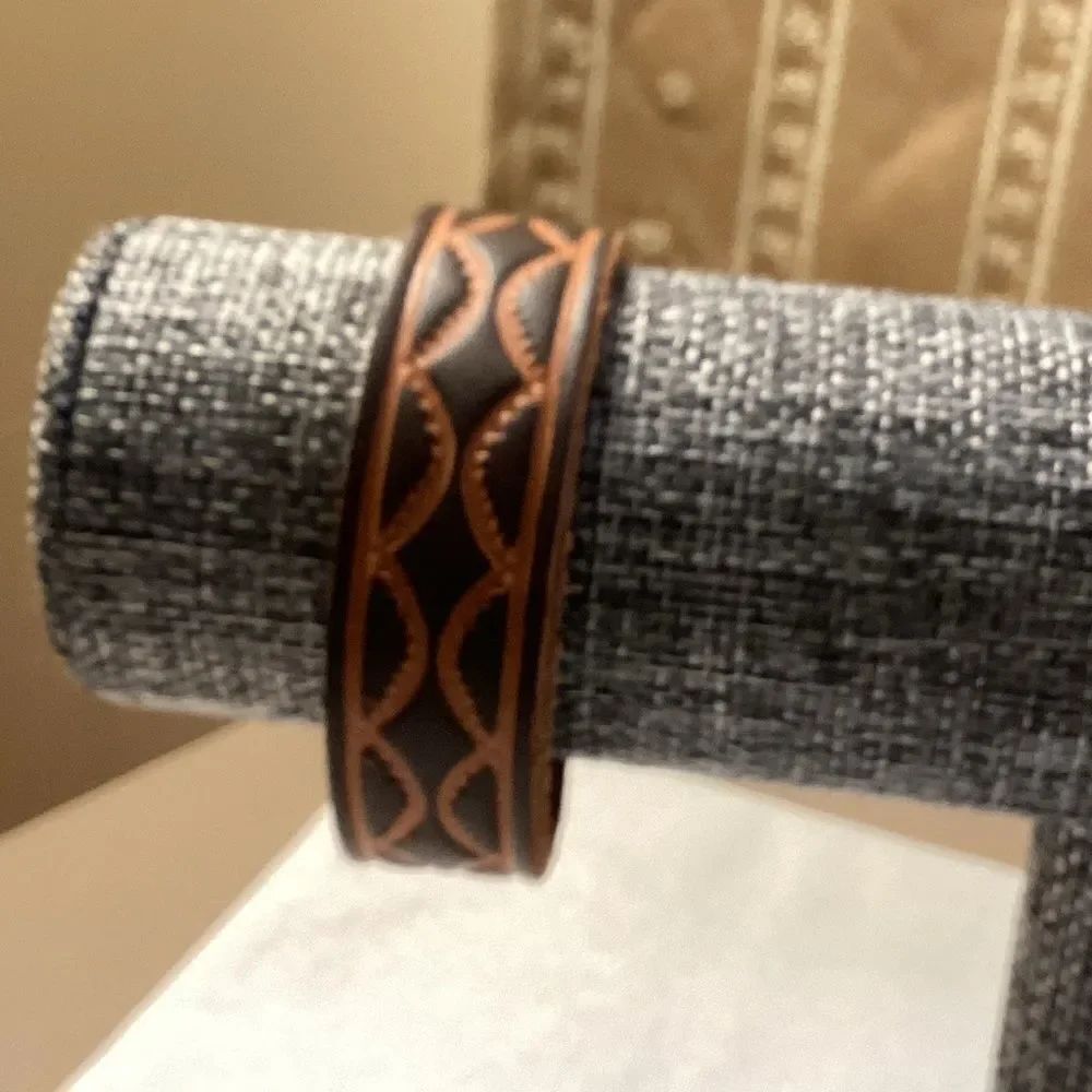 Adjustable Leather Bracelet - Picture 4 of 8